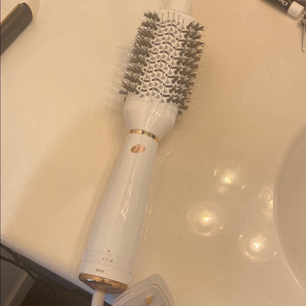 T3 White and Gold Professional Hair Styling Tool
